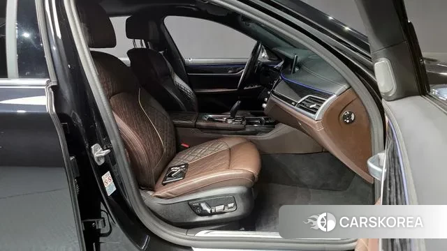 BMW 7 Series (G11) 2021 Черный из Кореи, фото 2