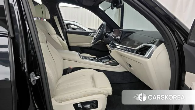 BMW X7 (G07) 2025 Черный из Кореи, фото 2