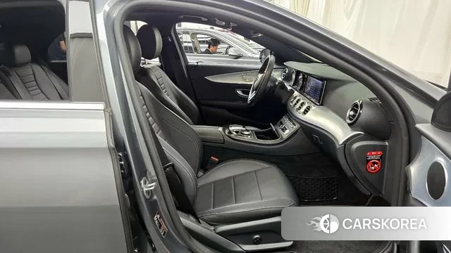 Mercedes-Benz E-Class W213 2020 Серый из Кореи, фото 2