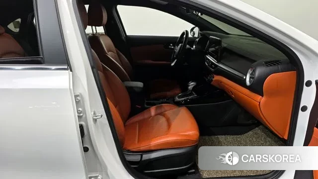 Kia The New K3 2nd generation 2021 Белый из Кореи, фото 2