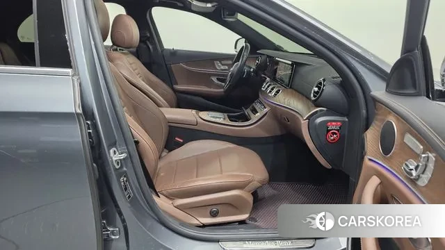 Mercedes-Benz E-Class W213 2021 Серый из Кореи, фото 2