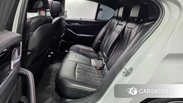 BMW 5 Series (G30) 2019 Белый из Кореи, фото 2