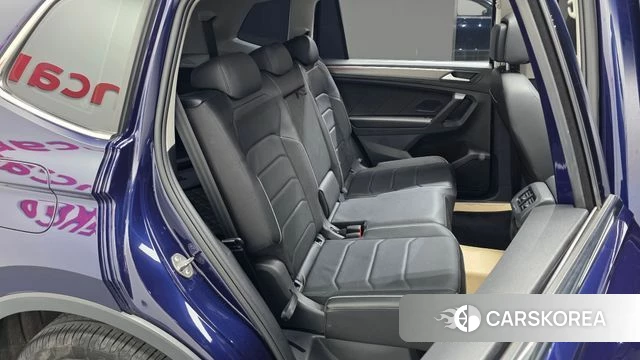 Volkswagen Tiguan Allspace 2023 Синий из Кореи, фото 2