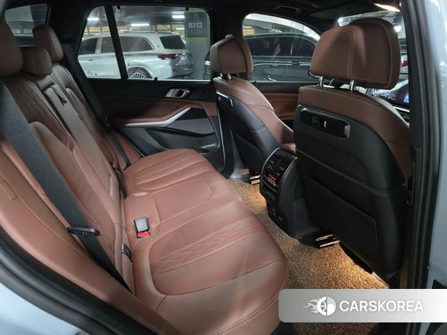 BMW X5 (G05) 2024 Светло-серебряный цвет из Кореи, фото 2