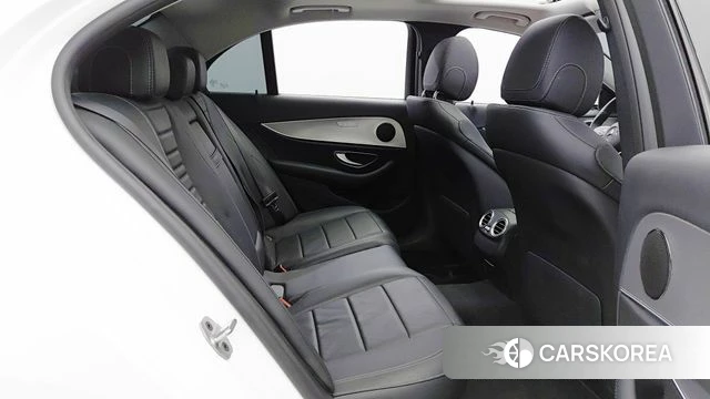Mercedes-Benz E-Class W213 2019 Белый из Кореи, фото 2
