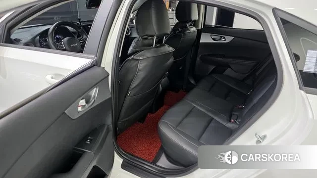 Kia The New K3 2nd generation 2022 Белый из Кореи, фото 2