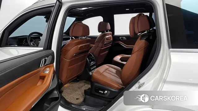 BMW X7 (G07) 2023 Белый из Кореи, фото 2