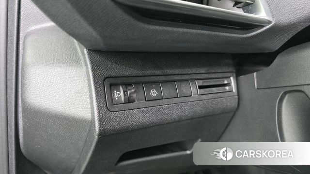Peugeot 5008 second generation 2022 Серый из Кореи, фото 2