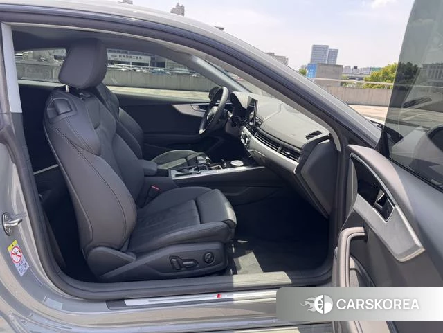 Audi A5 2022 Темно-серый из Китая, фото 2