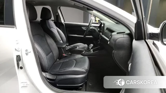 Kia The New K3 2nd generation 2021 Белый из Кореи, фото 2