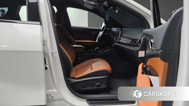 Kia Sportage 5th Generation Hybrid 2023 Белый из Кореи, фото 2