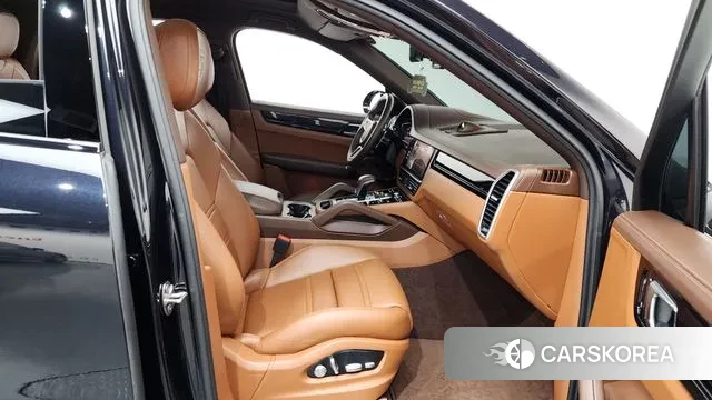 Porsche Cayenne (PO536) 2021 Черный из Кореи, фото 2