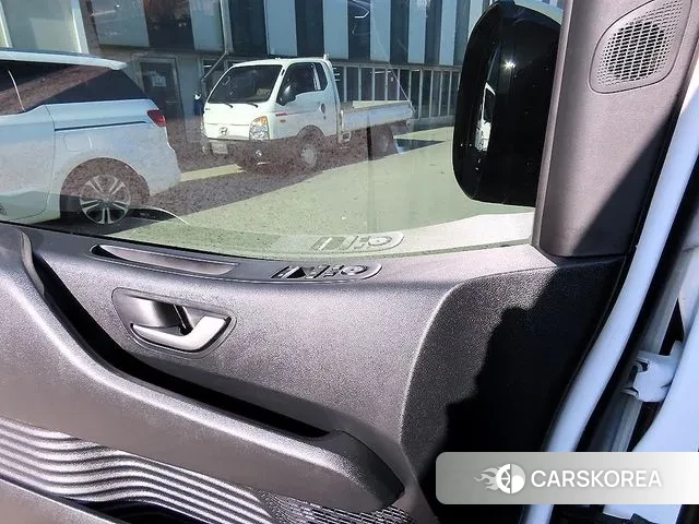 Hyundai Staria 2024 Белый из Кореи, фото 2