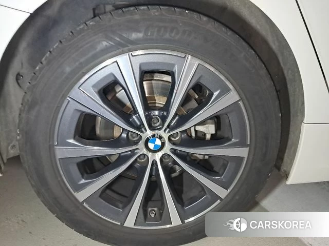 BMW 3 Series (G20) 2023 Белый из Кореи, фото 2