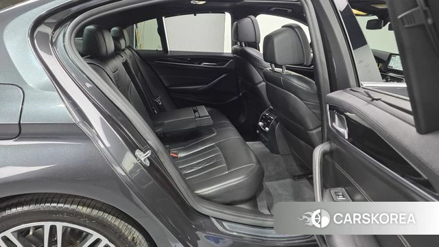 BMW 5 Series (G30) 2018 Серый из Кореи, фото 2