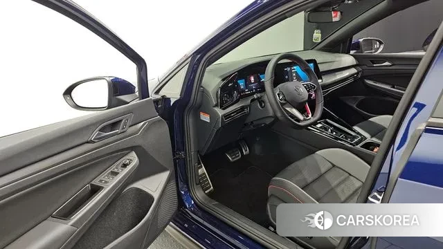 Volkswagen Golf 8th Generation 2023 Синий из Кореи, фото 2