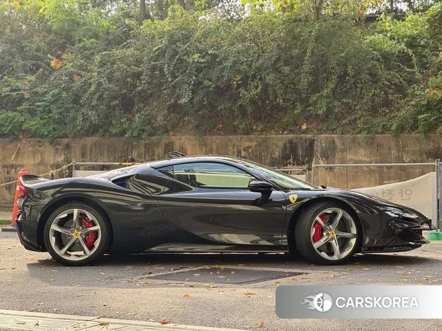 Ferrari SF90 Stradale id 3478549 из Кореи 2