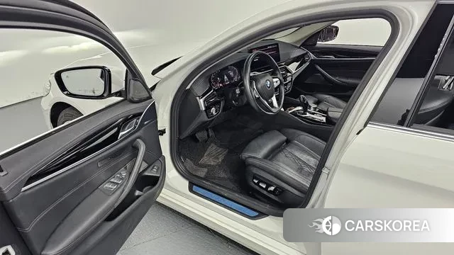 BMW 5 Series (G30) 2021 Белый из Кореи, фото 2