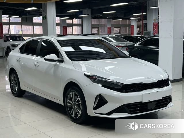 Kia K3 2023 Белый из Китая, фото 2