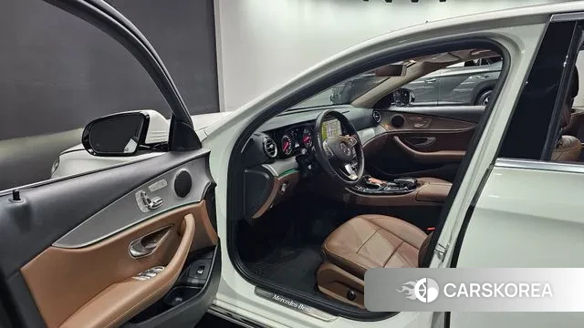 Mercedes-Benz E-Class W213 2018 Белый из Кореи, фото 2