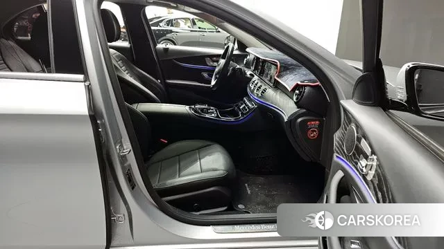 Mercedes-Benz E-Class W213 2018 Серебряный из Кореи, фото 2