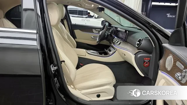 Mercedes-Benz E-Class W213 2023 Черный из Кореи, фото 2