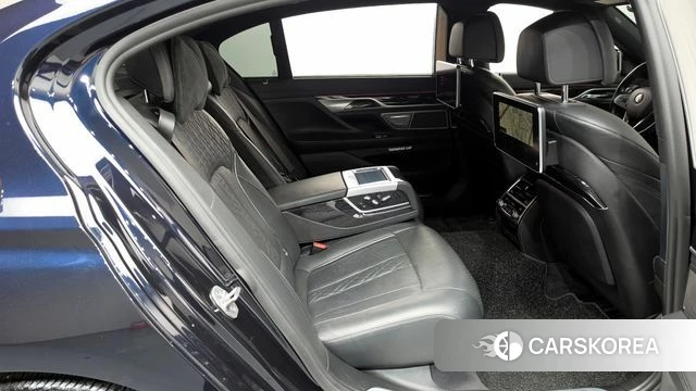 BMW 7 Series (G11) 2018 Черный из Кореи, фото 2