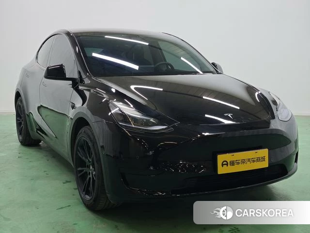 Tesla Model Y 2023 Черный из Китая, фото 2