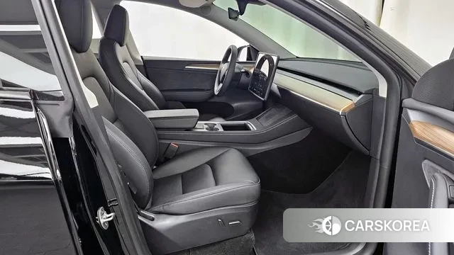 Tesla Model Y 2024 Черный из Кореи, фото 2