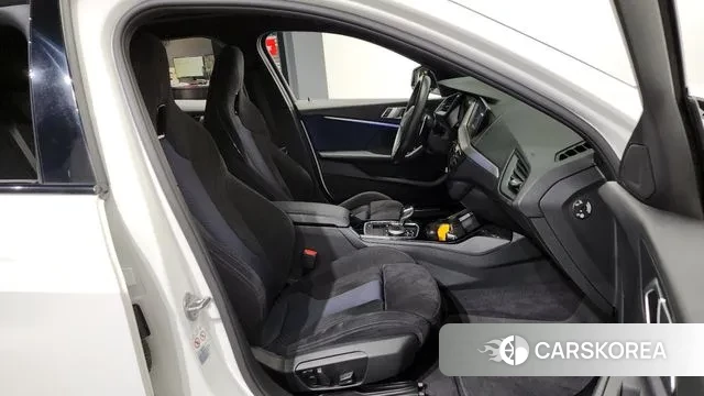 BMW 1 Series (F40) 2020 Белый из Кореи, фото 2