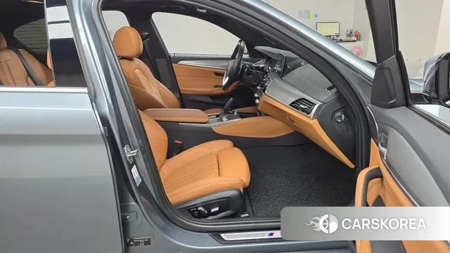 BMW 5 Series (G30) 2018 Серый из Кореи, фото 2