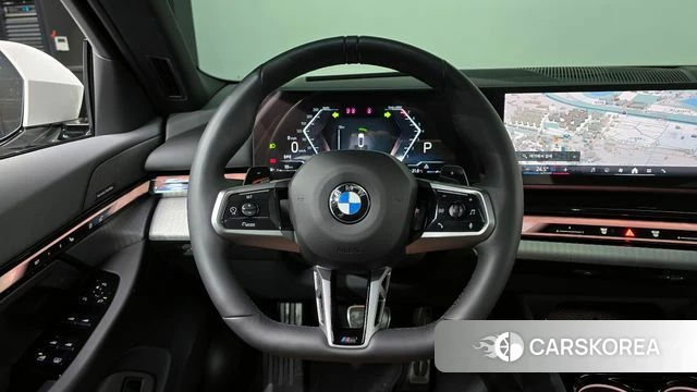 BMW 5 Series (G60) 2025 Белый из Кореи, фото 2