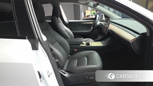 Tesla Model Y 2024 Белый из Кореи, фото 2