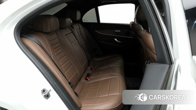 Mercedes-Benz E-Class W213 2022 Белый из Кореи, фото 2