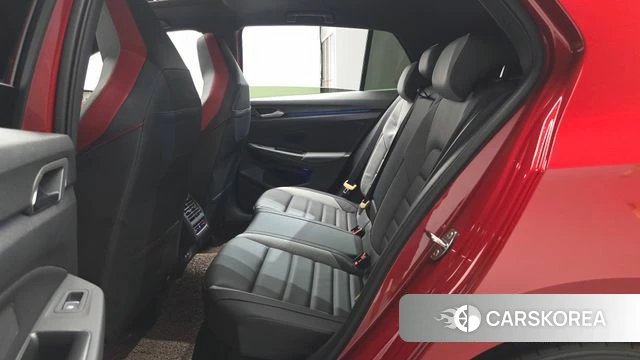 Volkswagen Golf 8th Generation 2025 Красный из Кореи, фото 2