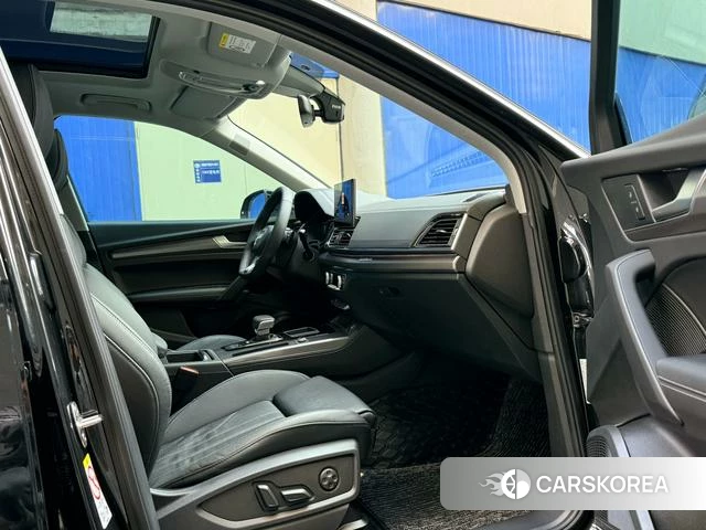 Audi Q5L 2022 Черный из Китая, фото 2
