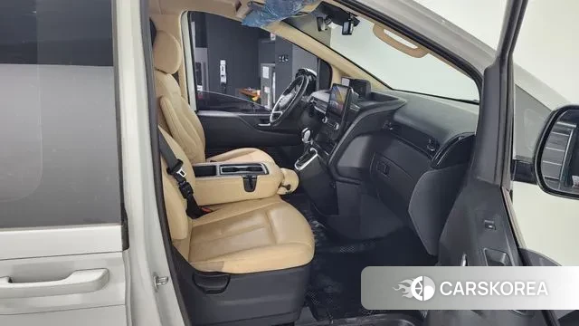 Hyundai Staria 2023 Белый из Кореи, фото 2