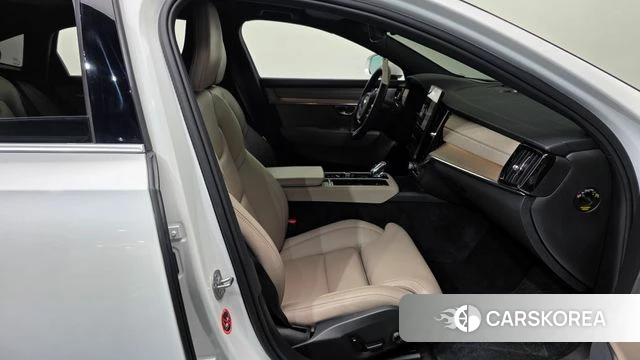 Volvo S90 2025 Белый из Кореи, фото 2