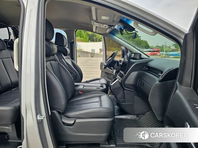 Hyundai Staria 2023 Серебряный из Кореи, фото 2