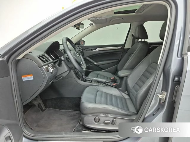 Volkswagen The New Passat 2018 Серебристо-серый из Кореи, фото 2