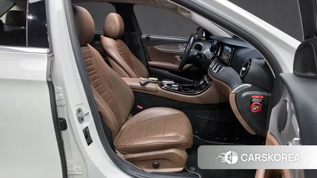 Mercedes-Benz E-Class W213 2018 Белый из Кореи, фото 2