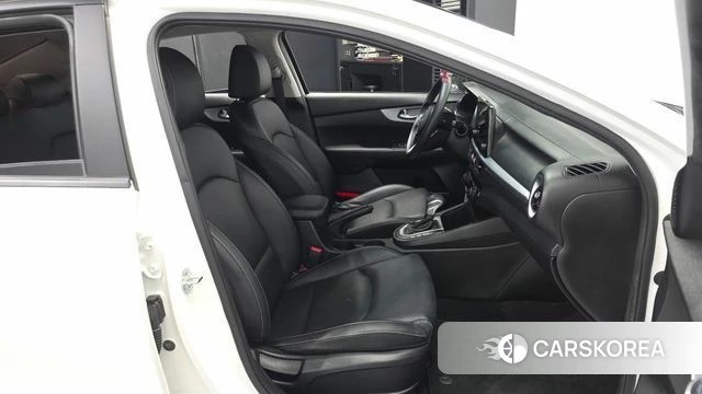 Kia The New K3 2nd generation 2021 Белый из Кореи, фото 2