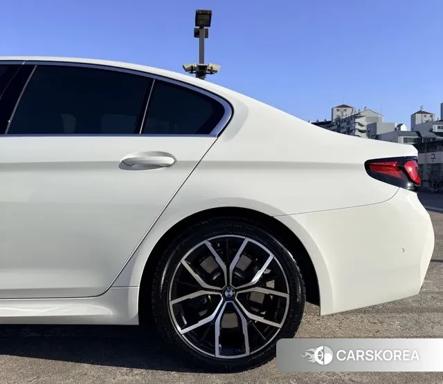 BMW 5 Series (G30) 2021 Белый из Кореи, фото 2