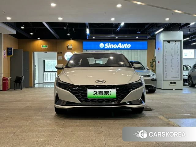 Hyundai Elantra 2022 Белый из Китая, фото 2