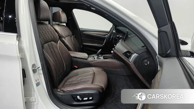 BMW 5 Series (G30) 2018 Белый из Кореи, фото 2