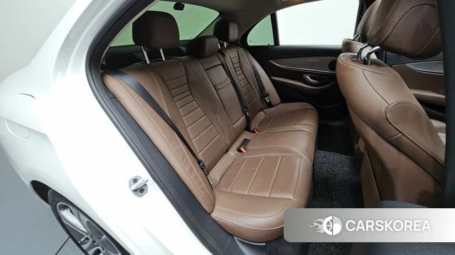 Mercedes-Benz E-Class W213 2019 Белый из Кореи, фото 2