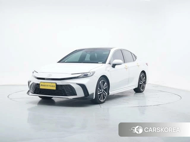 Toyota Camry 2024 Белый из Китая, фото 2