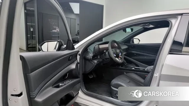 Hyundai The New Avante (CN7) 2023 Серебристо-серый из Кореи, фото 2