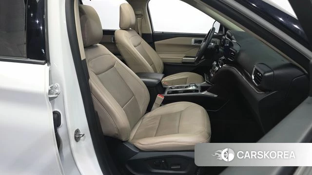 Ford Explorer 6th Generation 2021 Белый из Кореи, фото 2