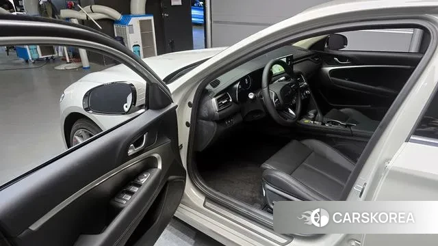 Genesis The New G70 2024 Серебристо-серый из Кореи, фото 2